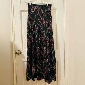 50). NWT Joana Pleaded Black Folral Skirt SZ S